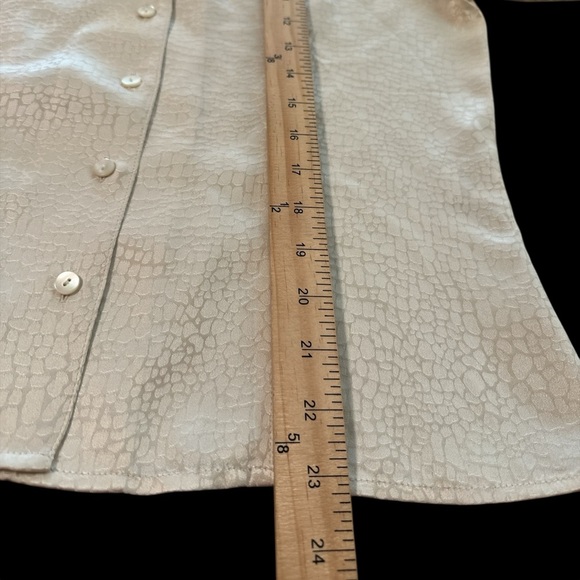 Talbots Silk Blouse Size 8 Soft Pearl Sheen Long Sleeves Collard Neckline - Picture 9 of 11